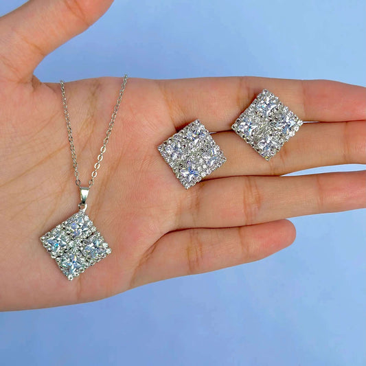 925 Exquisite Silver Pendant & Stud Set