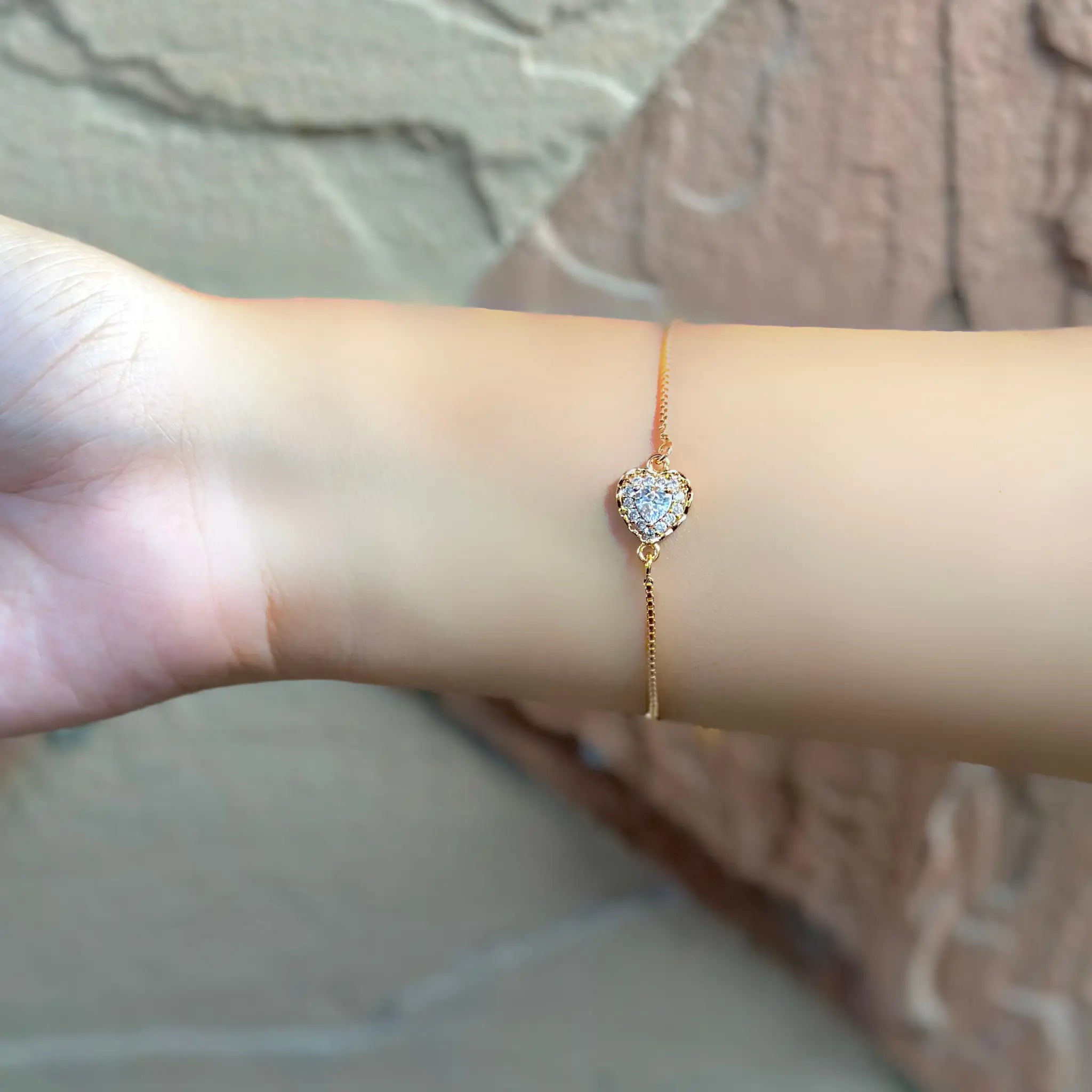 Golden Heart Bracelet – Shine with Love and Elegance